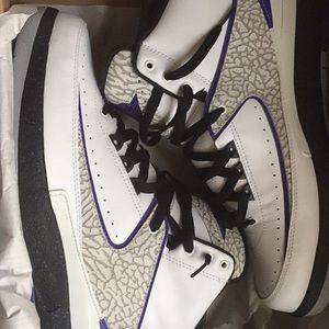 AIR JORDON 2 RETRO | WHITE AND PURPLE| SIZE 10 1/2